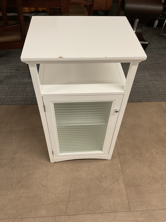 White stand