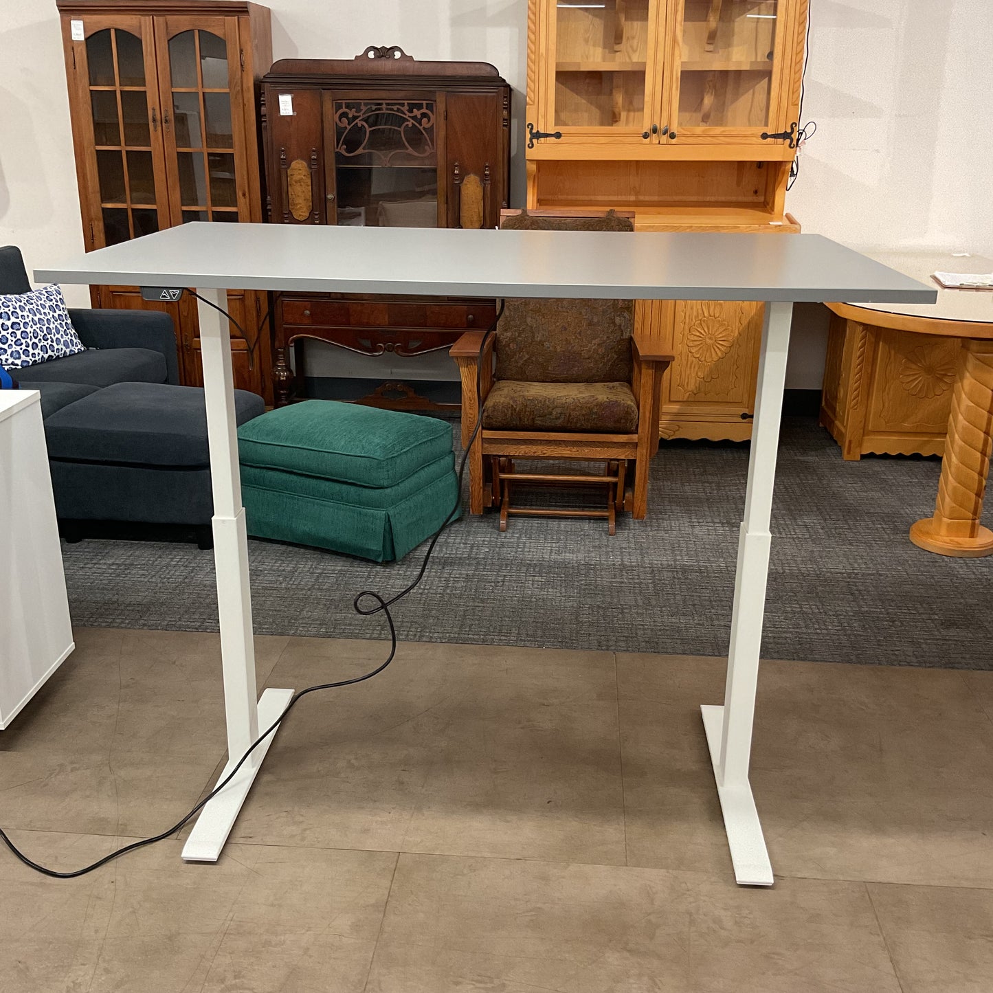 Plano Adjustable Desk