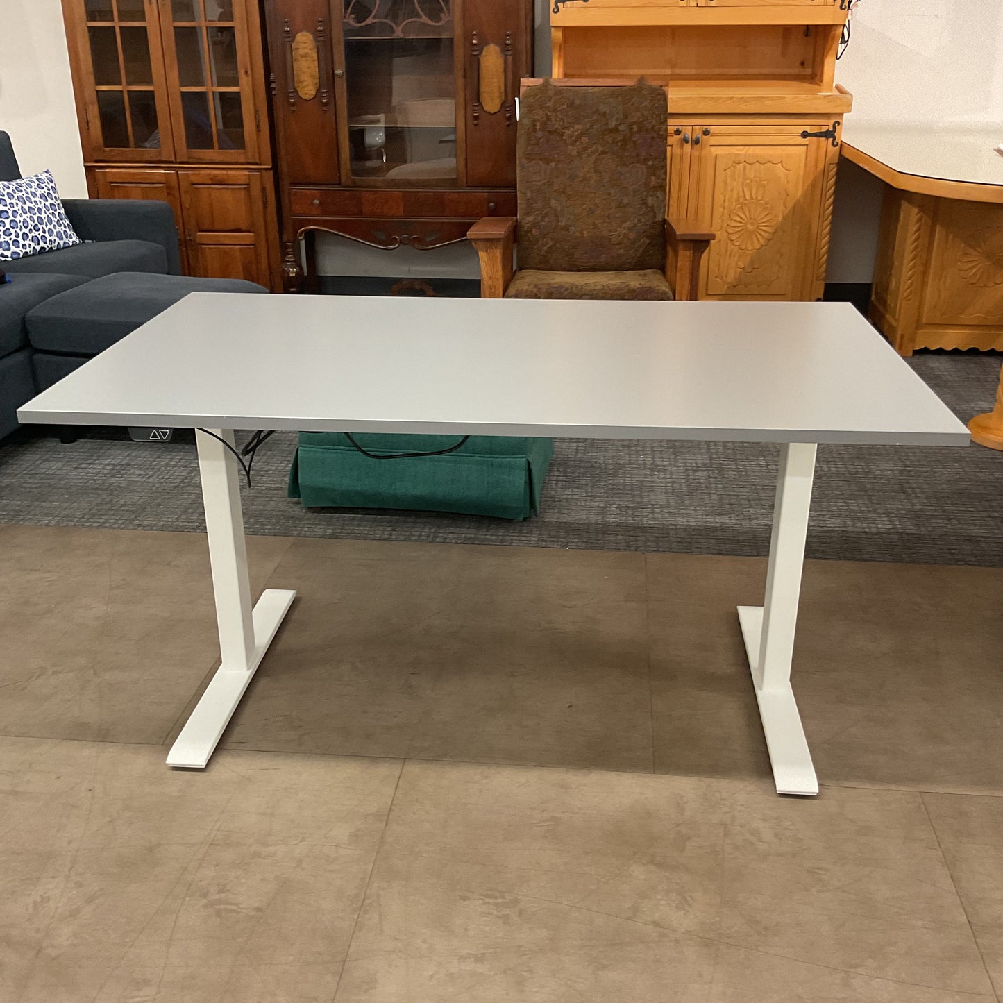 Plano Adjustable Desk