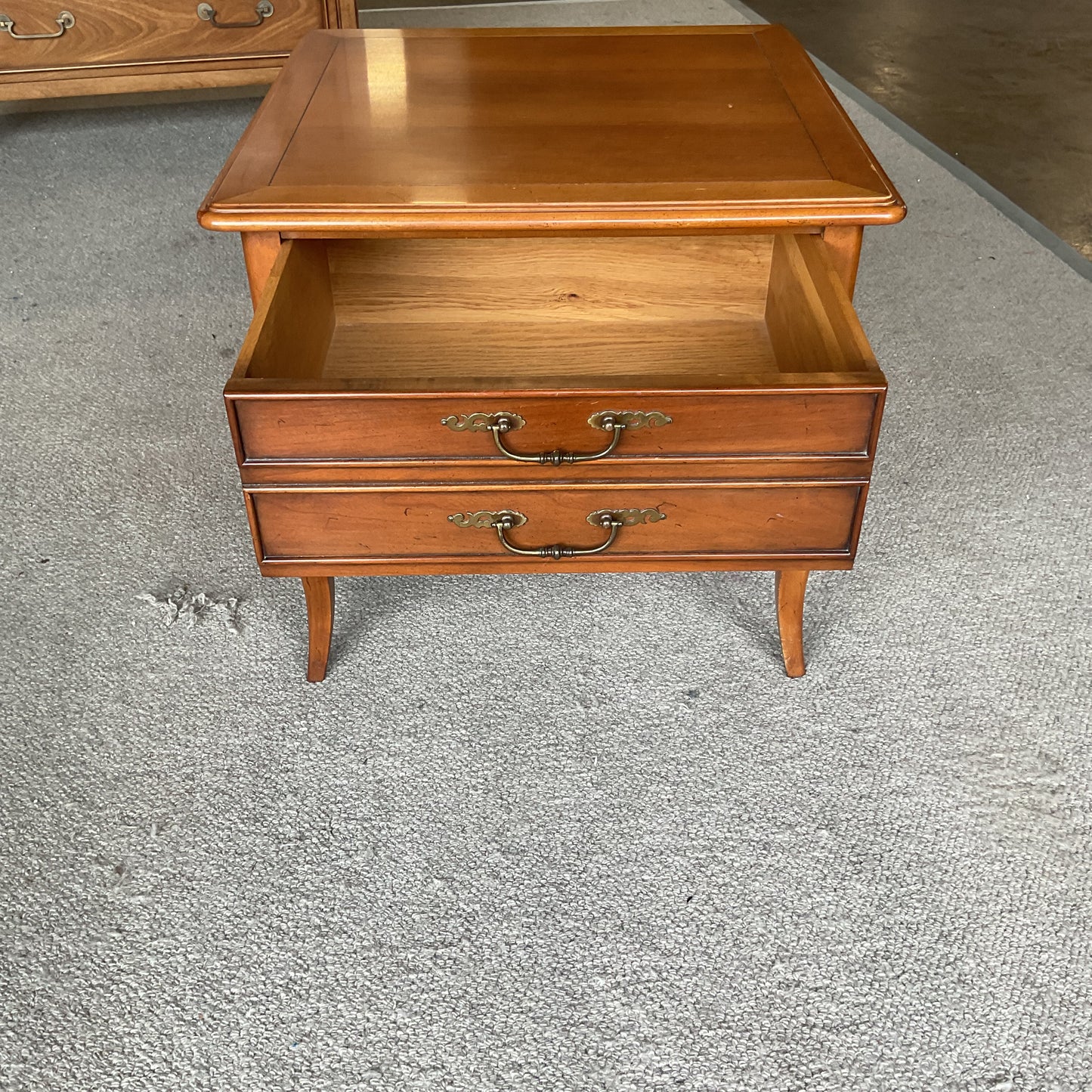 Cabriole Legs Side Table *WH