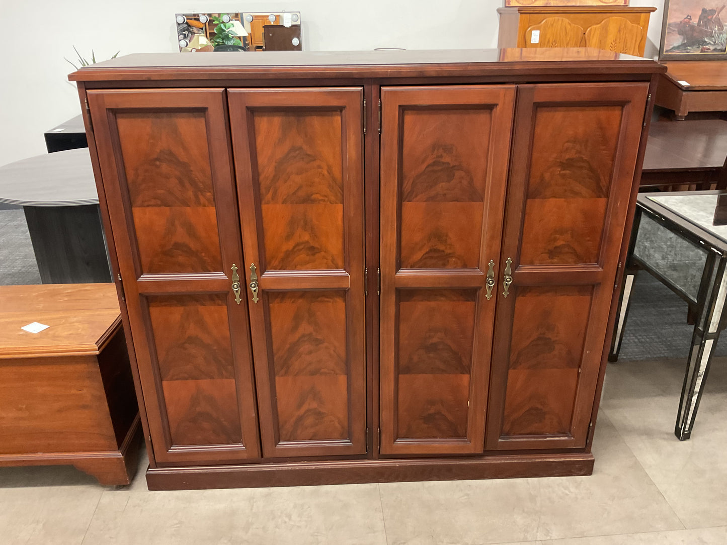 Feisty drawer cabinet
