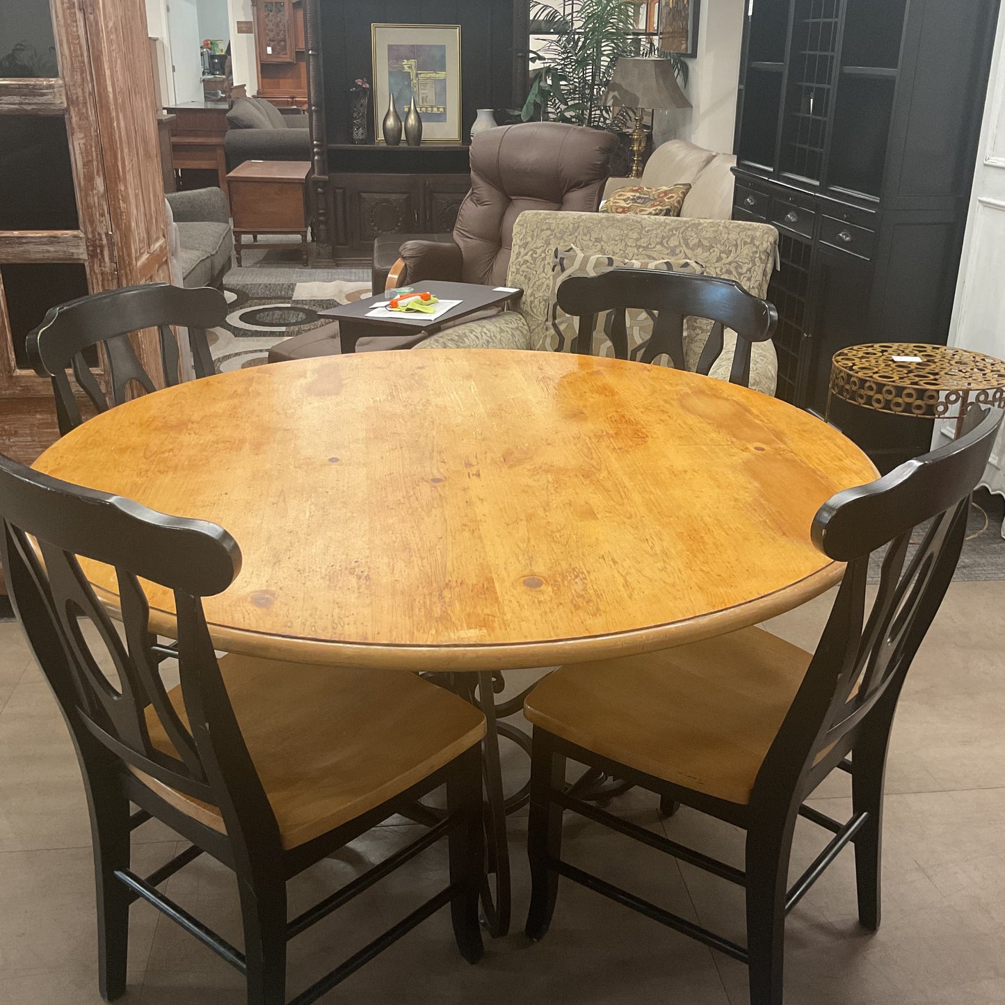 Sherwood Forest Dinning Set
