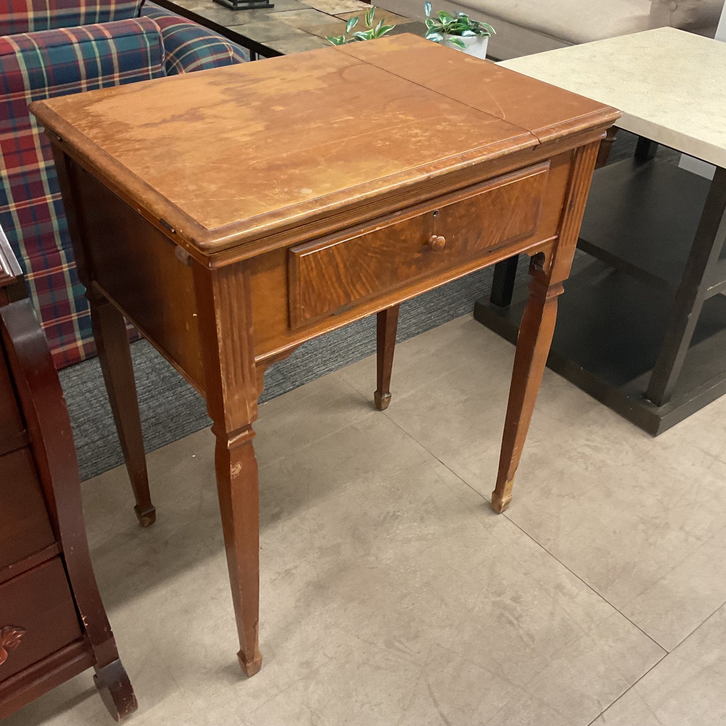 Sing 2 Me Sewing Table