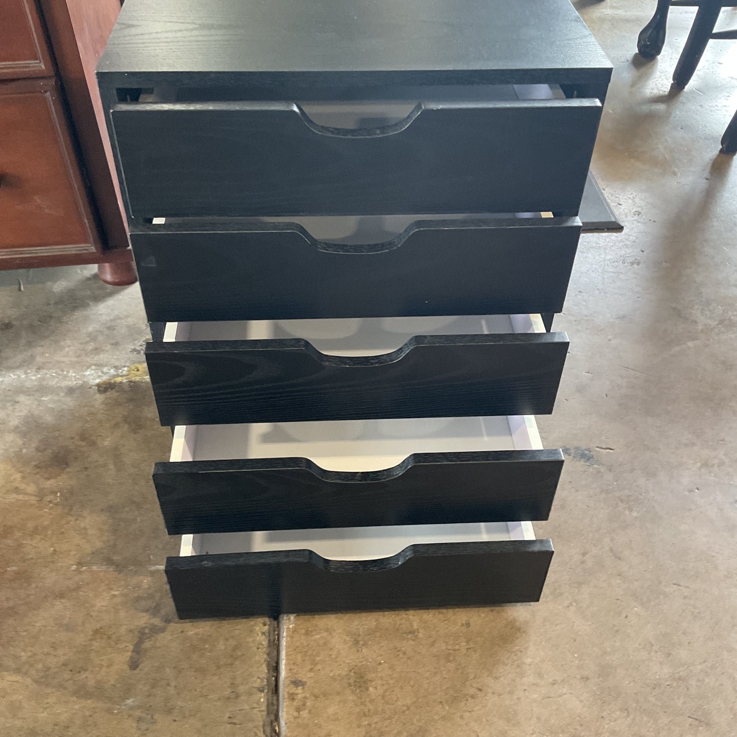 Handle-Free Drawer *WH