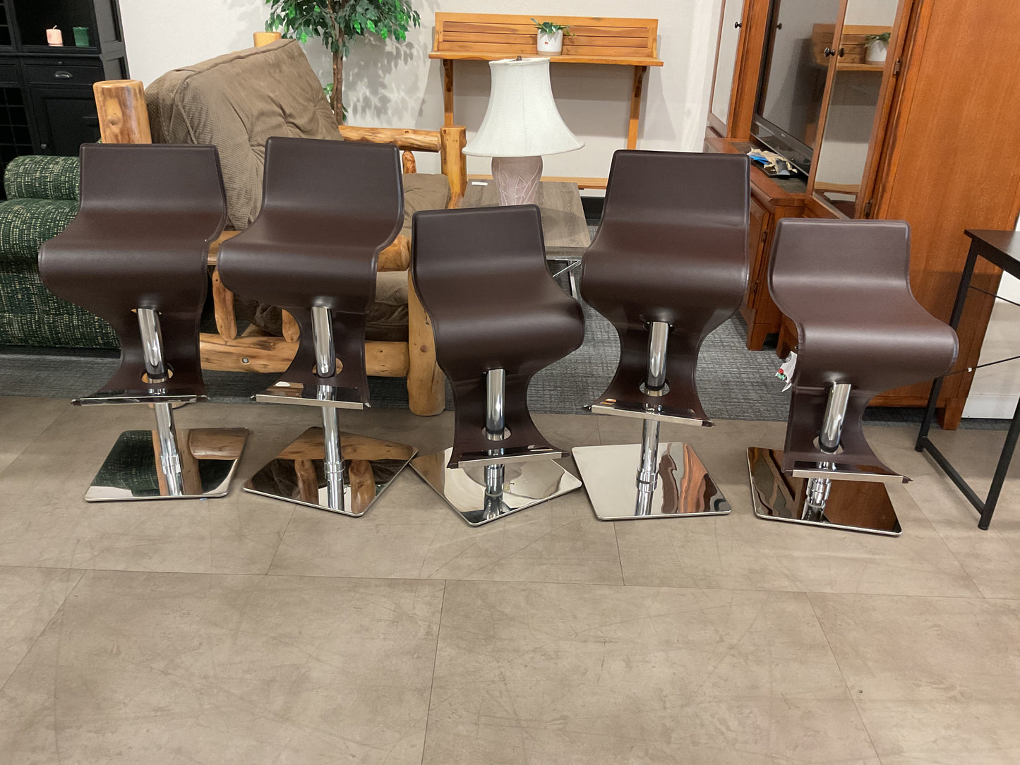Sunny’s slithering sassy stool set