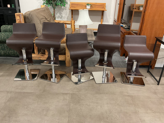 Sunny’s slithering sassy stool set