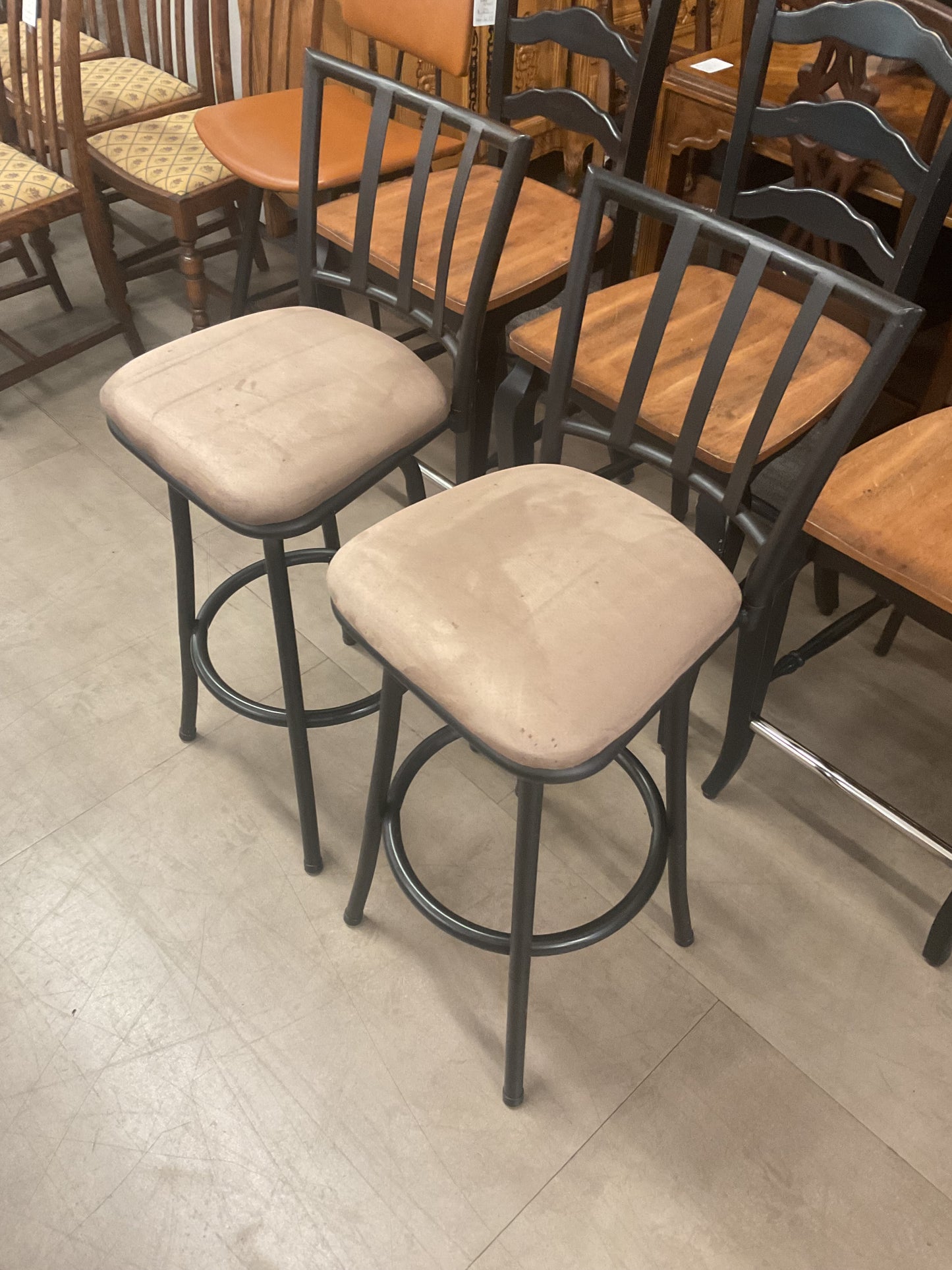 Two bar stwools