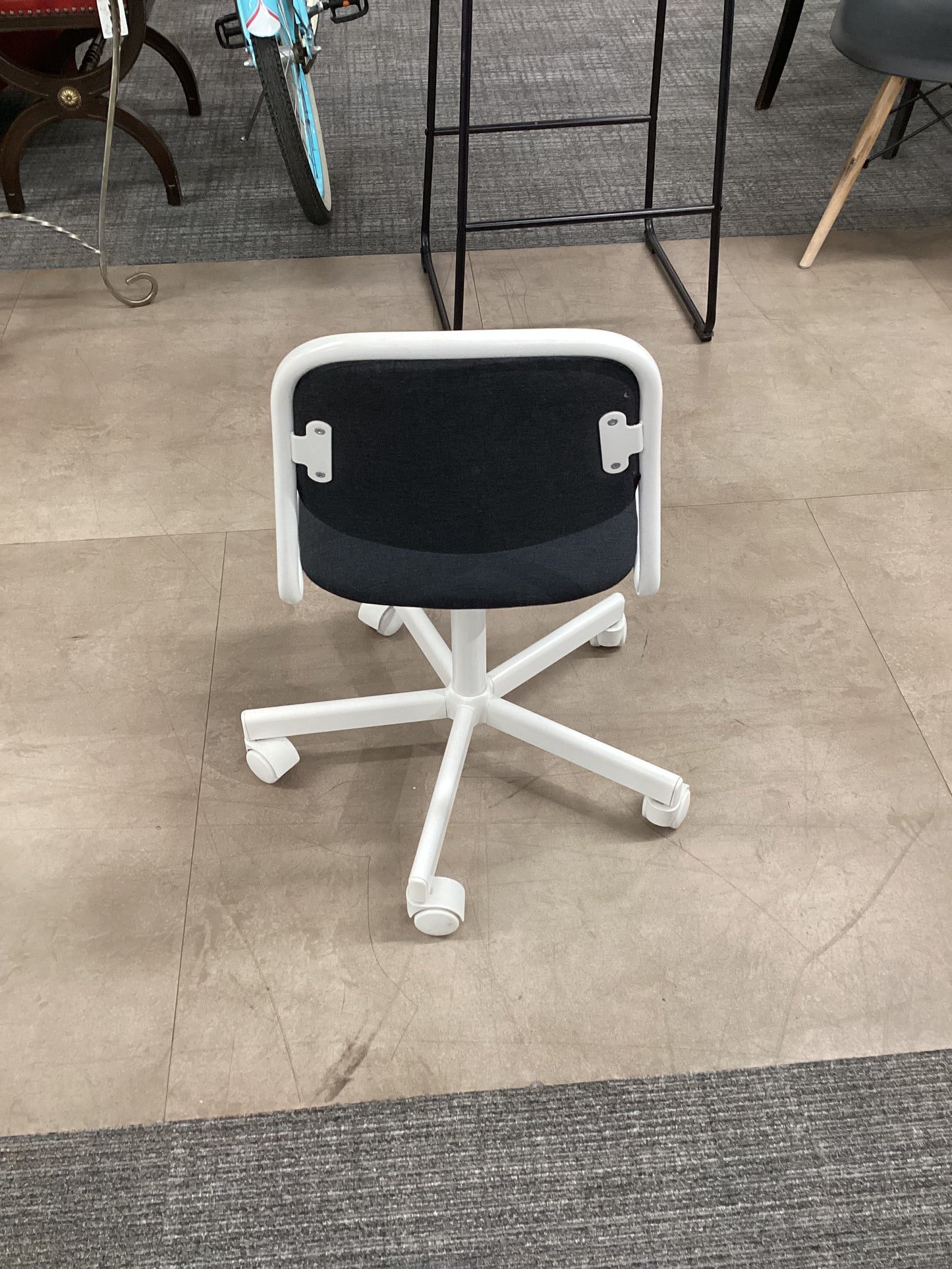 Itty Bitty Chair