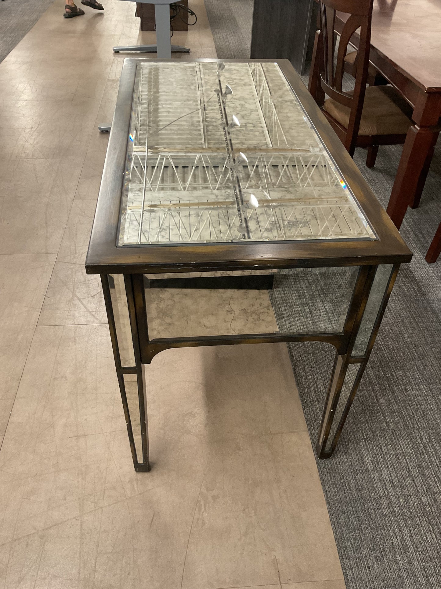 Mulan’s Reflection desk