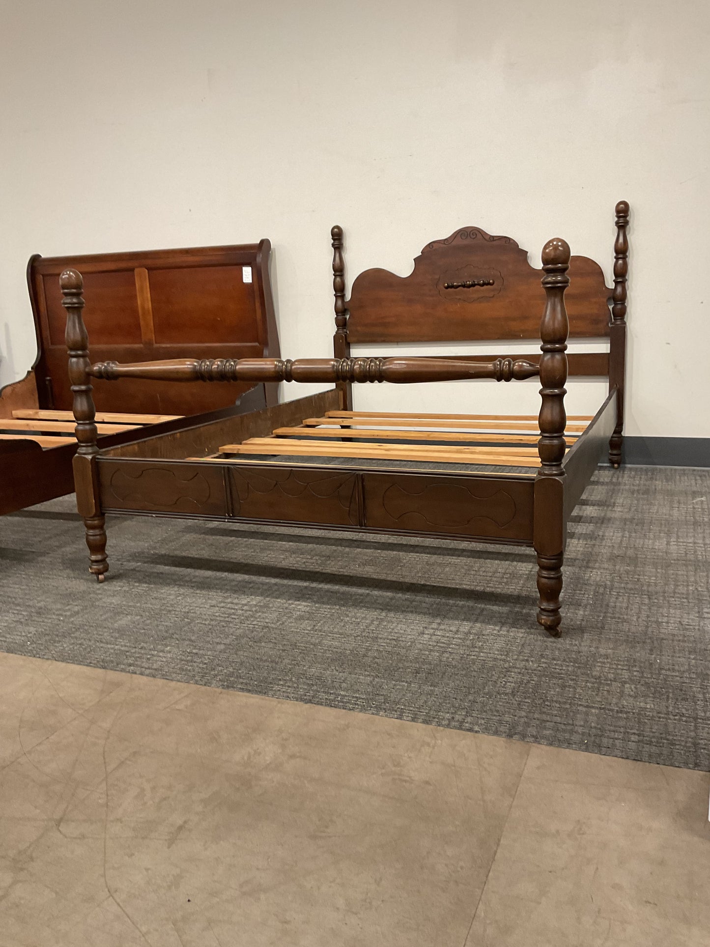 Tru full bed frame (B011)
