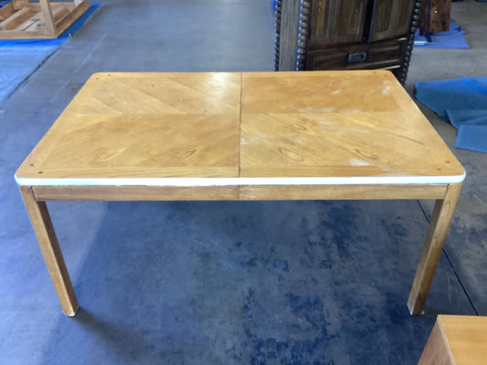 2 blondes dining table *WH*