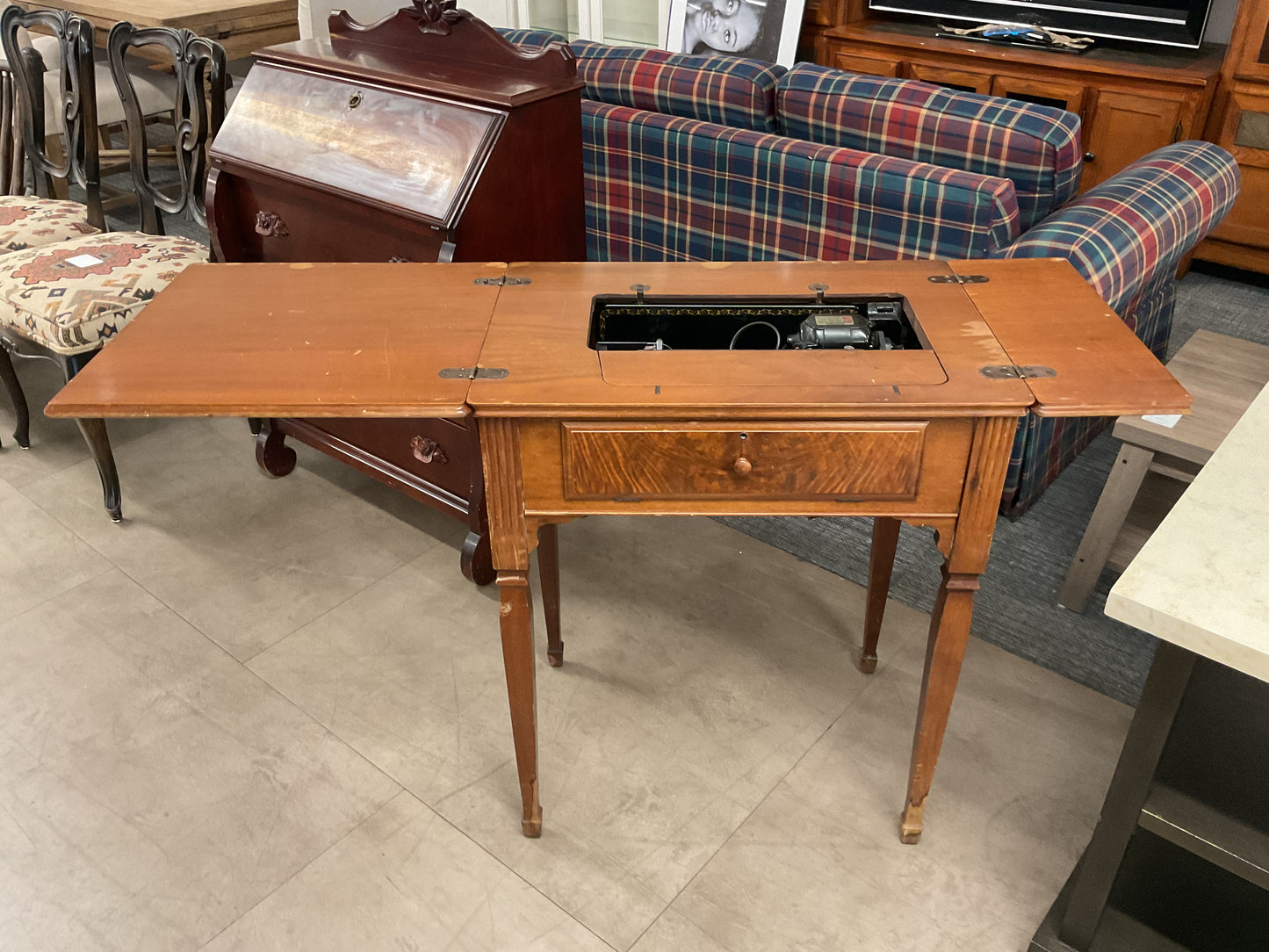 Sing 2 Me Sewing Table