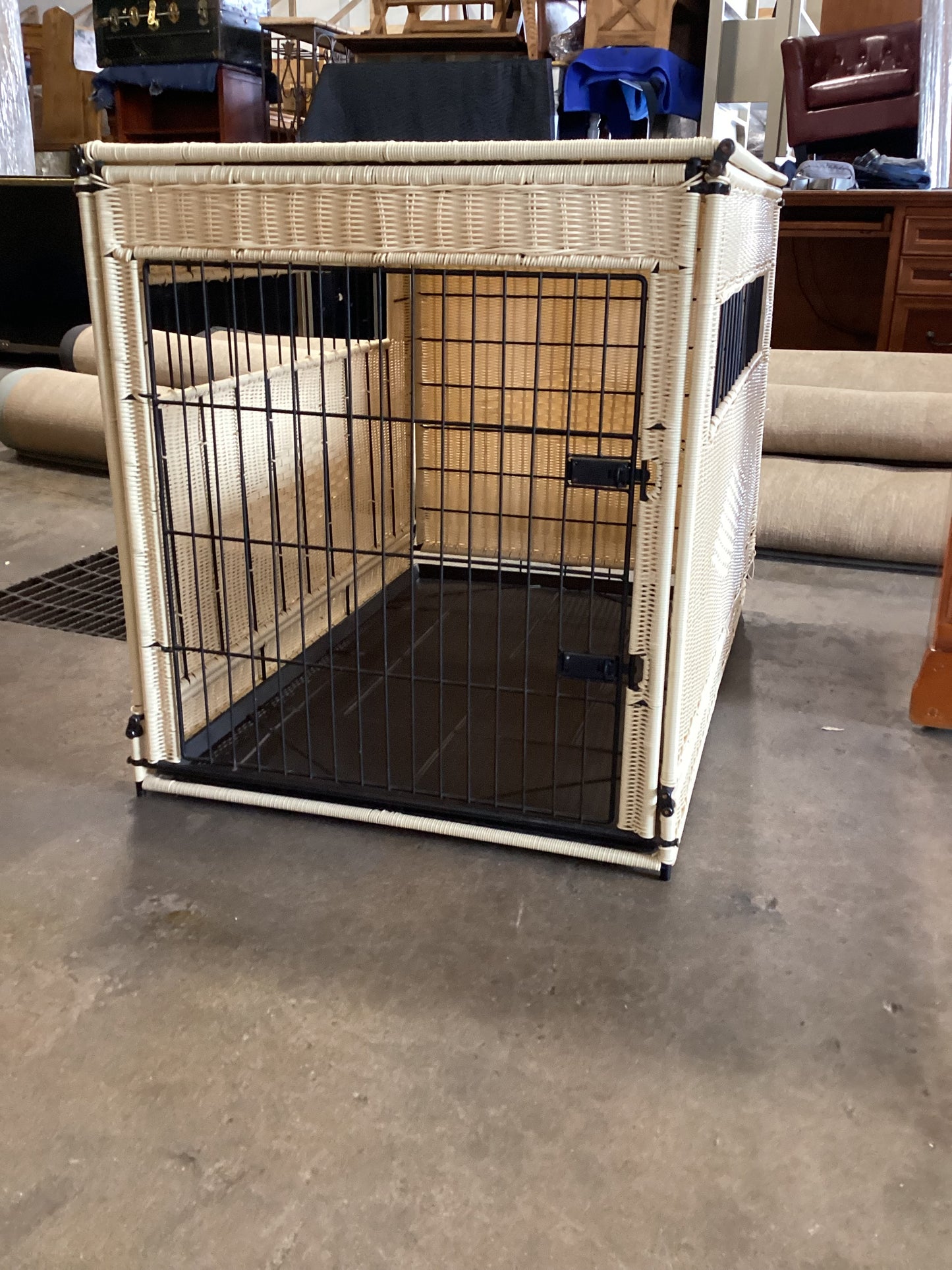 Who let the dogs out? Crate *WH*