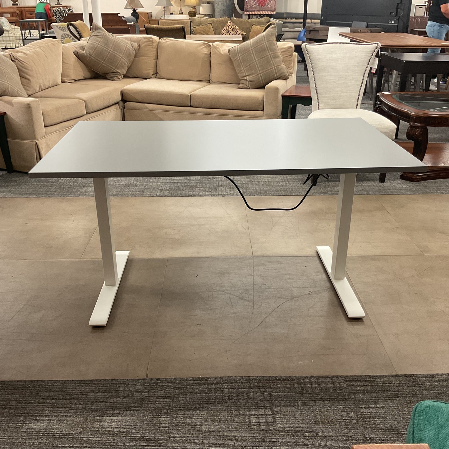 Plano Adjustable Desk