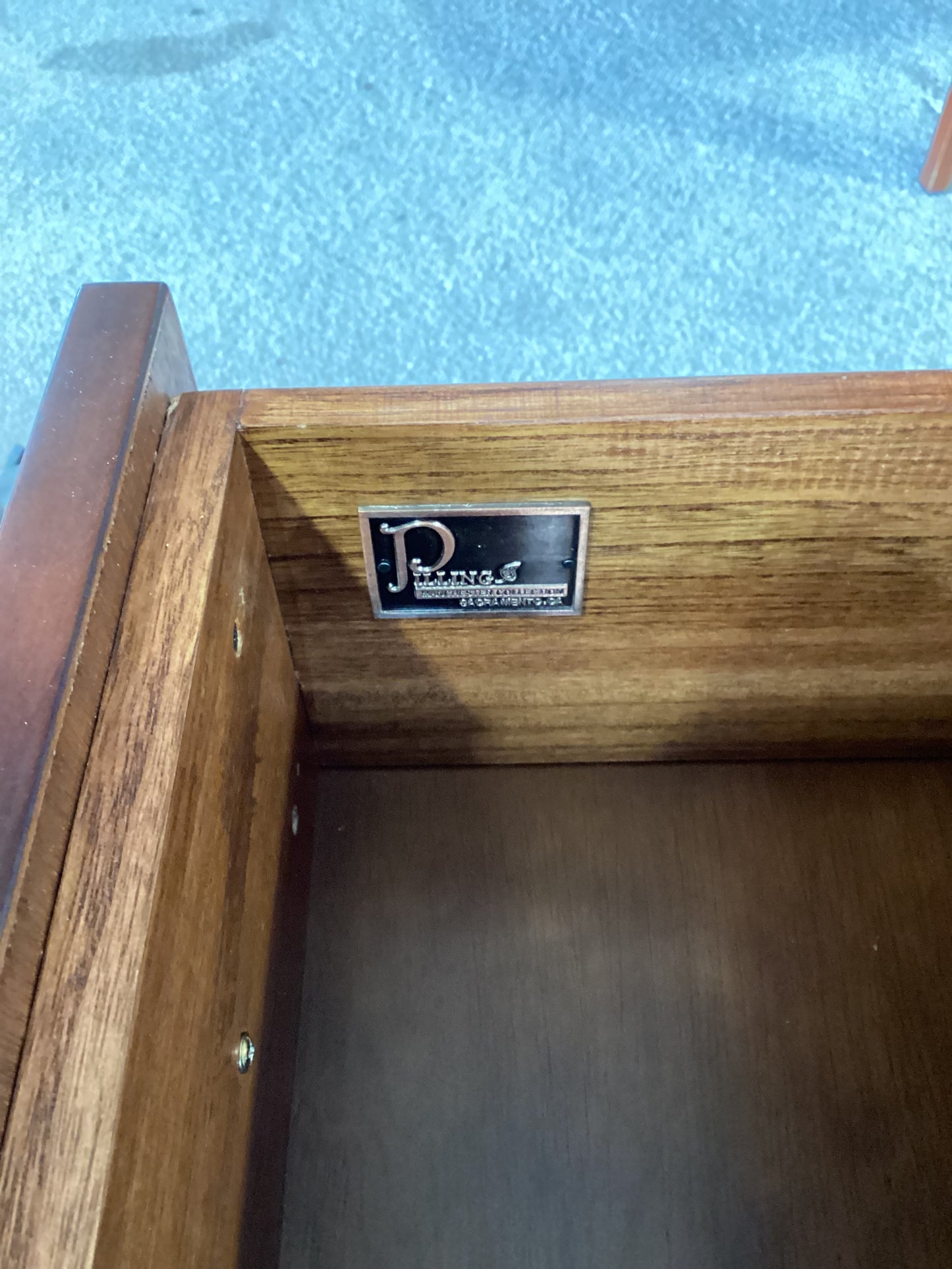 Super cute nightstand *WH*