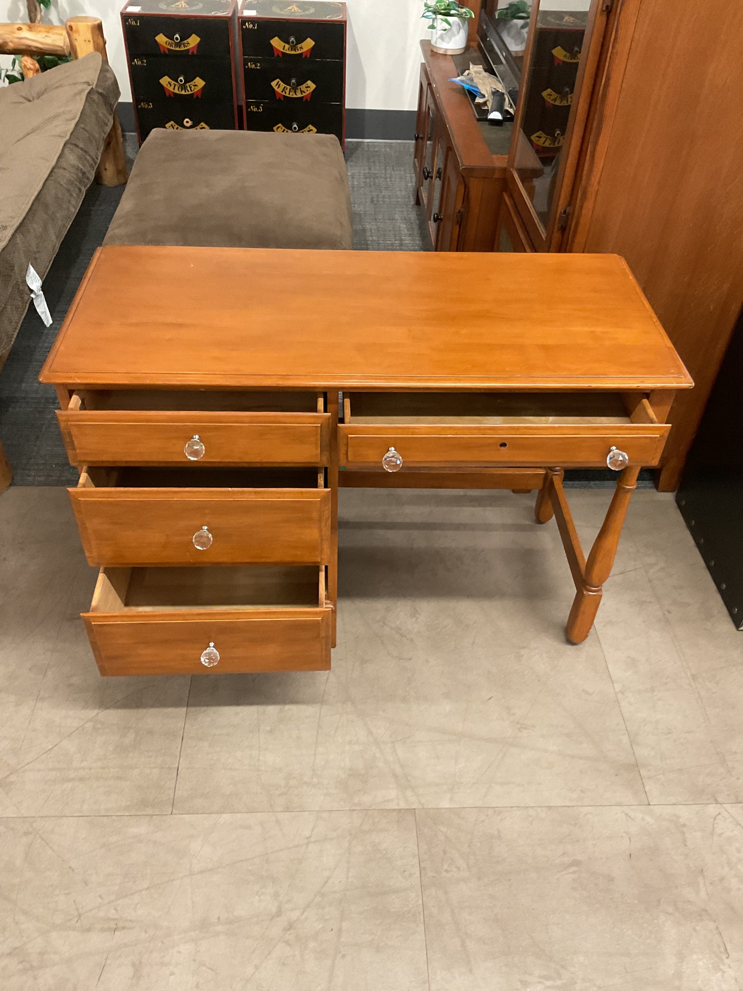 Bright like a diamond desk