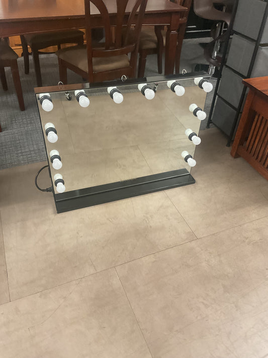 U R B-E-A-UTIFULL Vanity