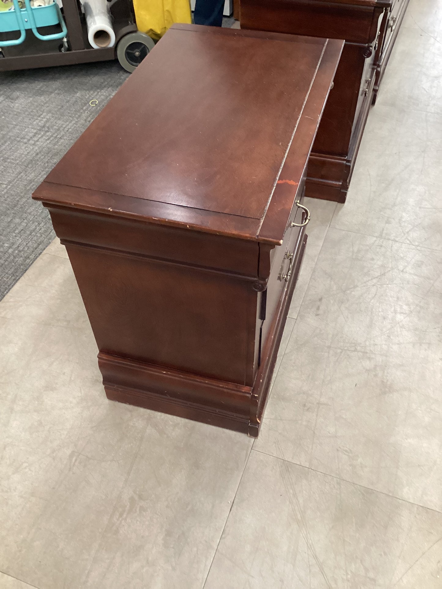 To be or not to be a nightstand
