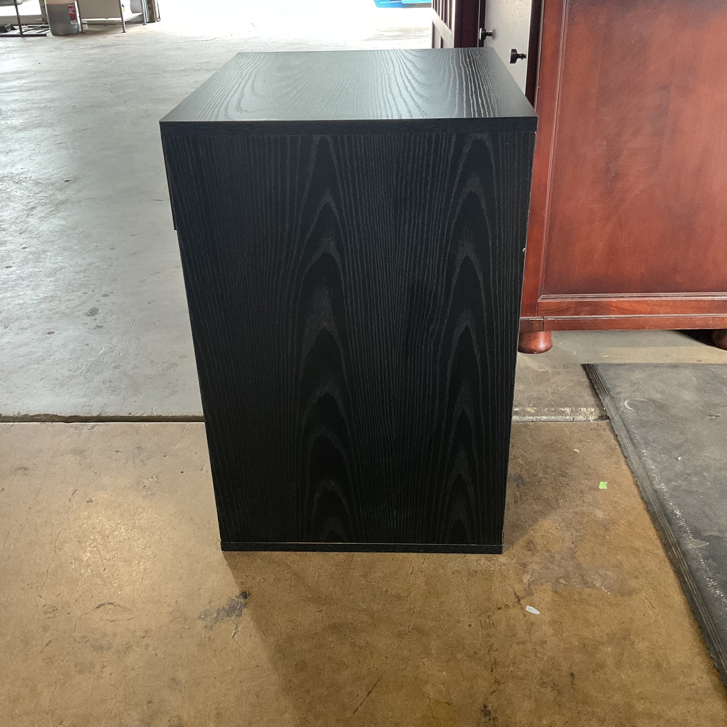 Handle-Free Drawer *WH