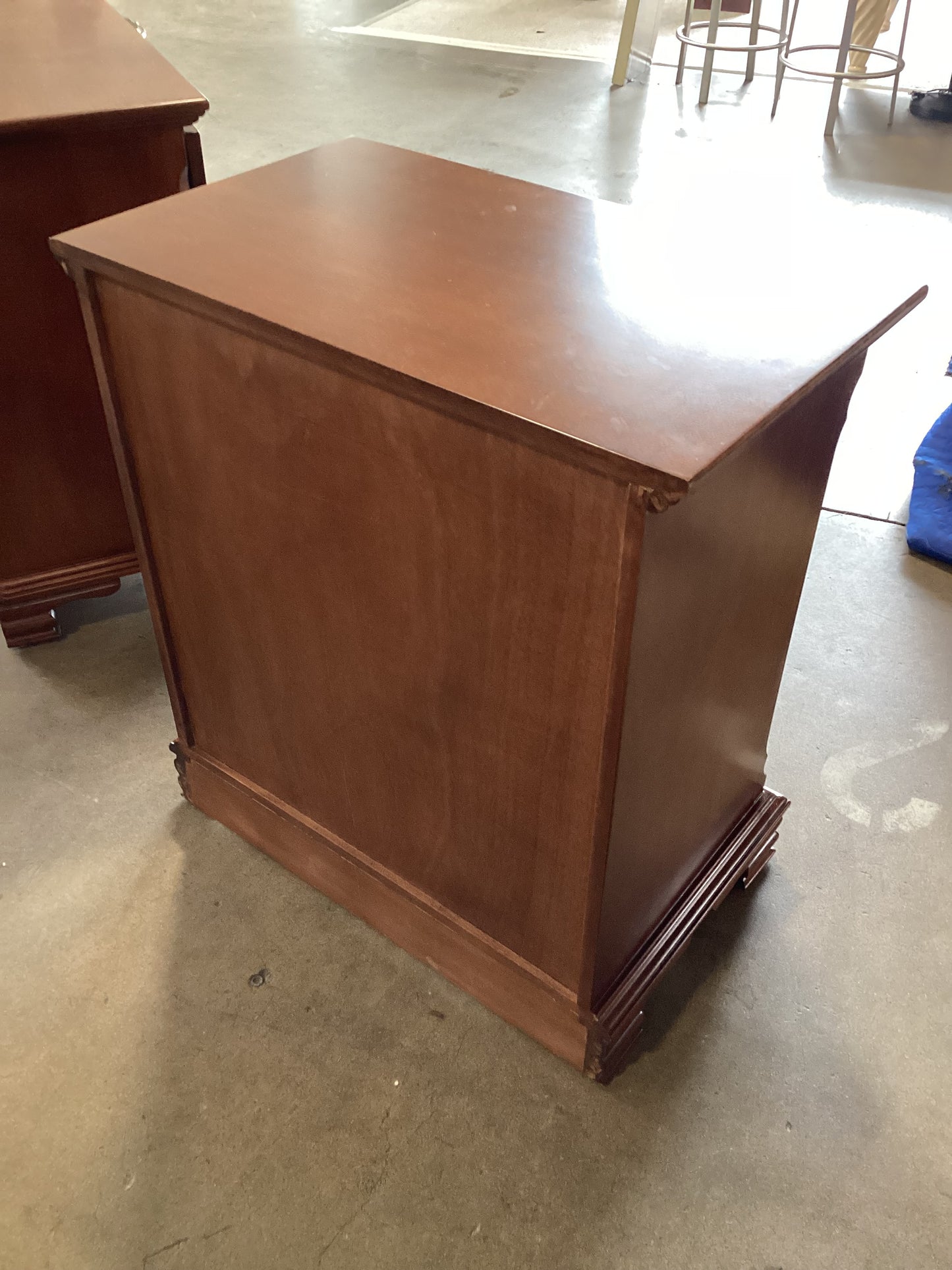 Super cute nightstand *WH*