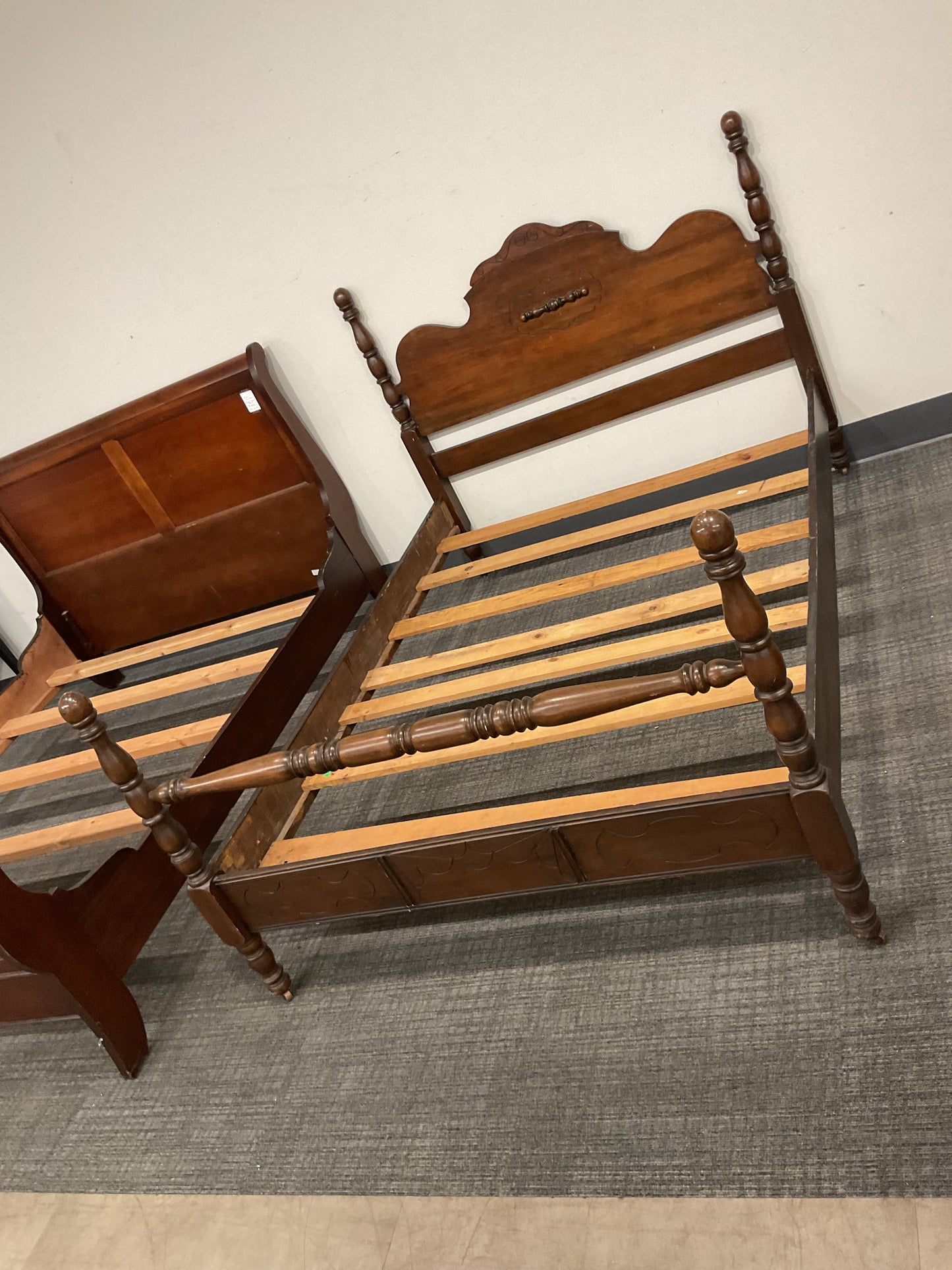 Tru full bed frame (B011)