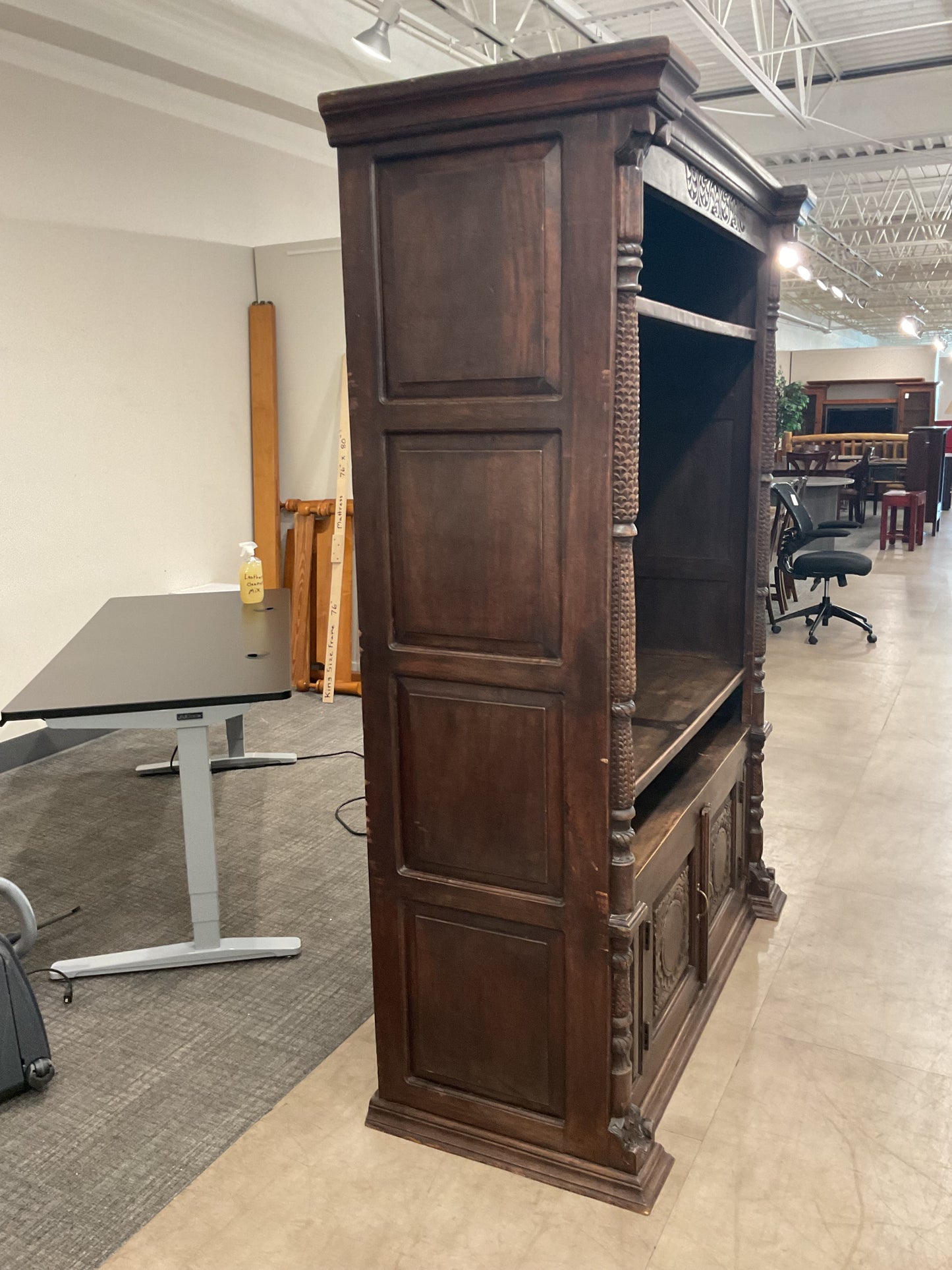 Bougie carved wall unit