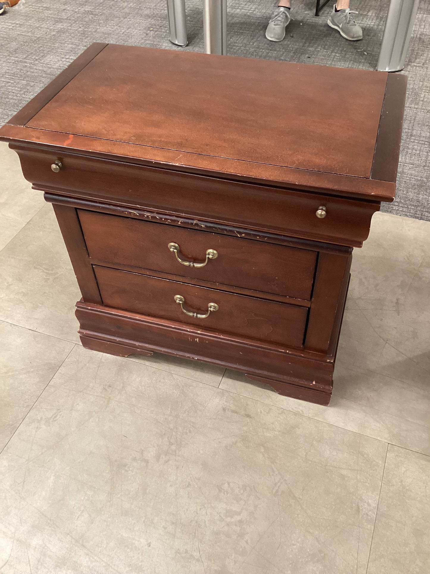 To be or not to be a nightstand