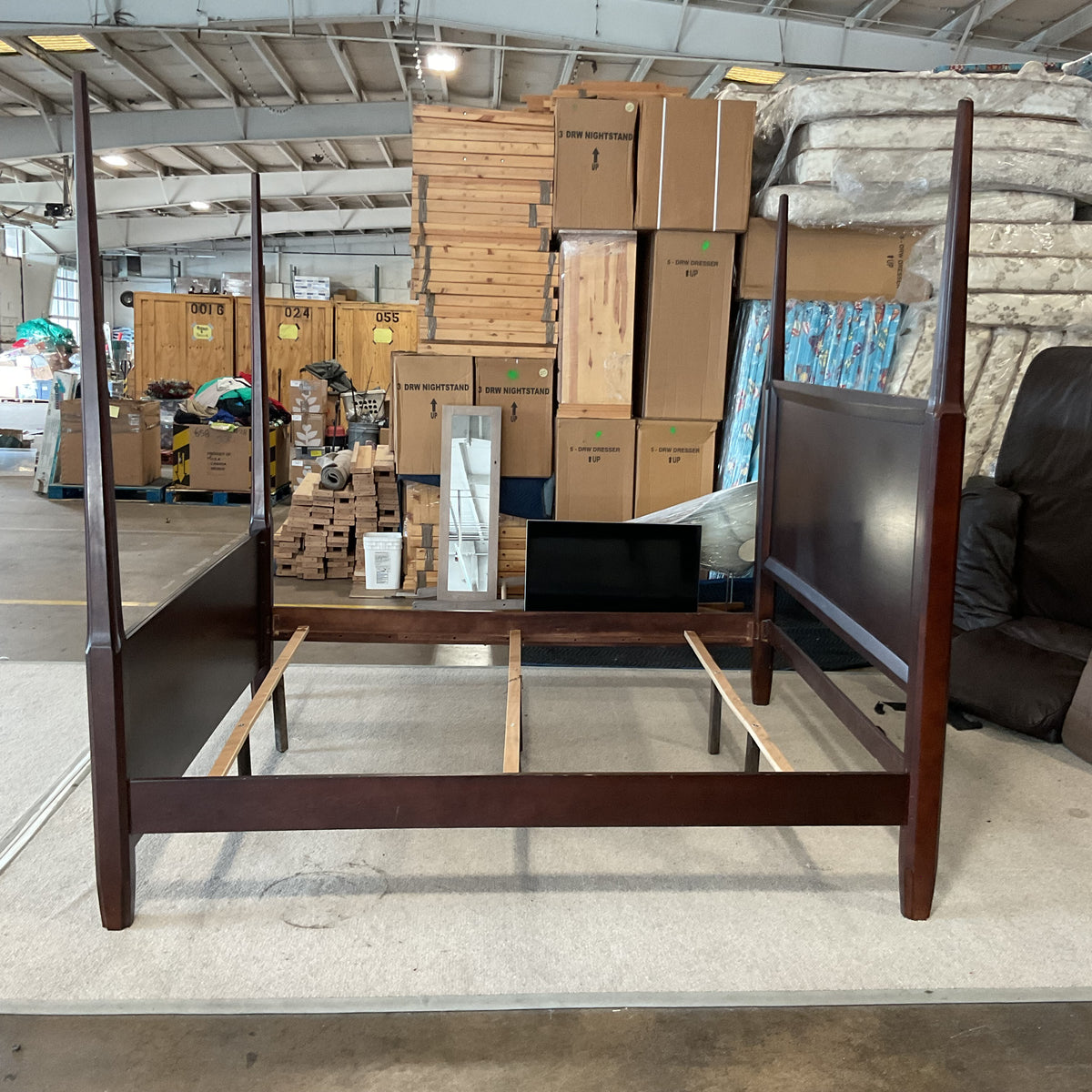 Monarch King Bed (B105) *WH