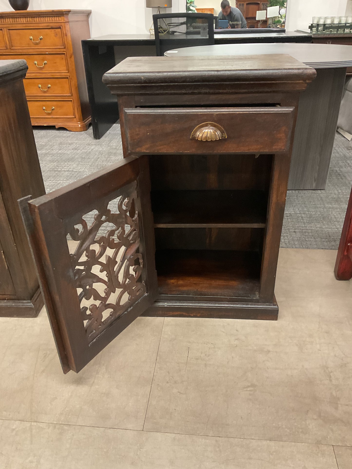 What a extravagant “India” made Nightstand