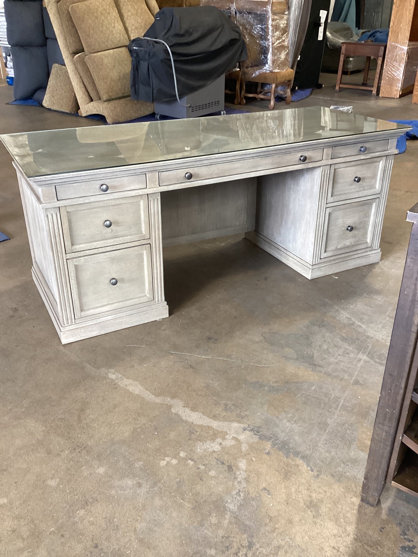 Pretty sweet desk *WH*