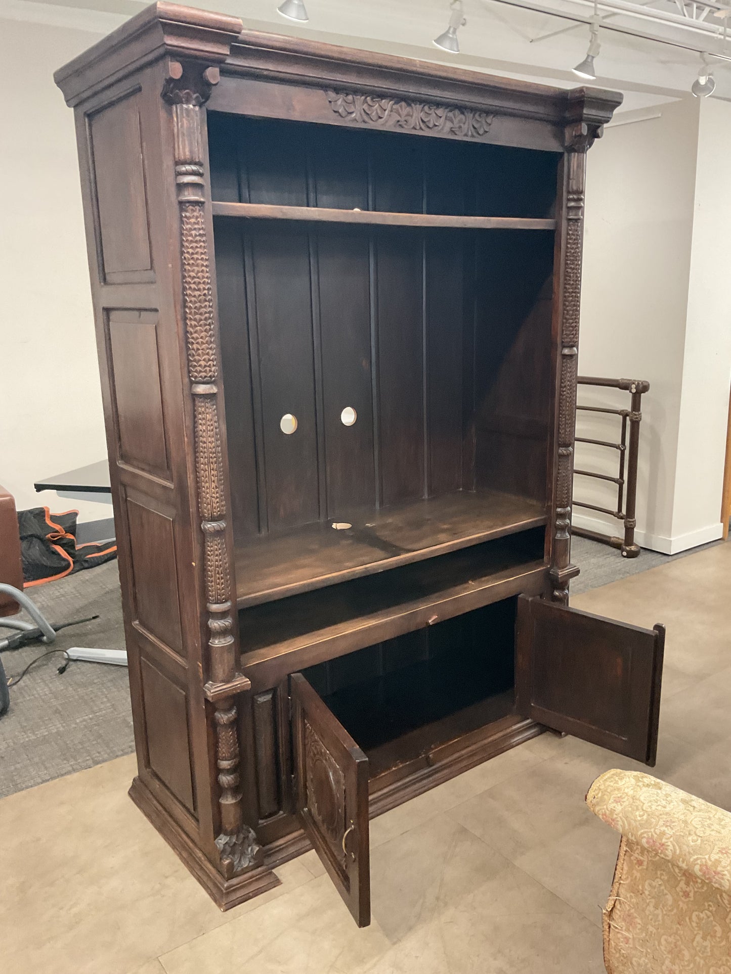 Bougie carved wall unit