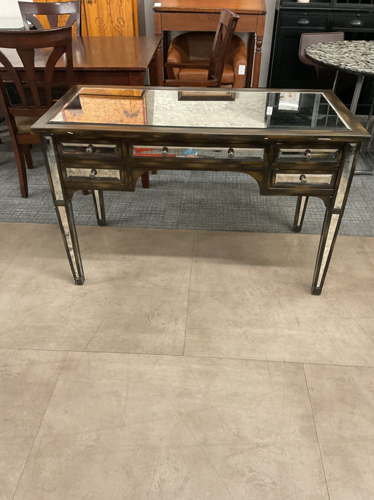 Mulan’s Reflection desk