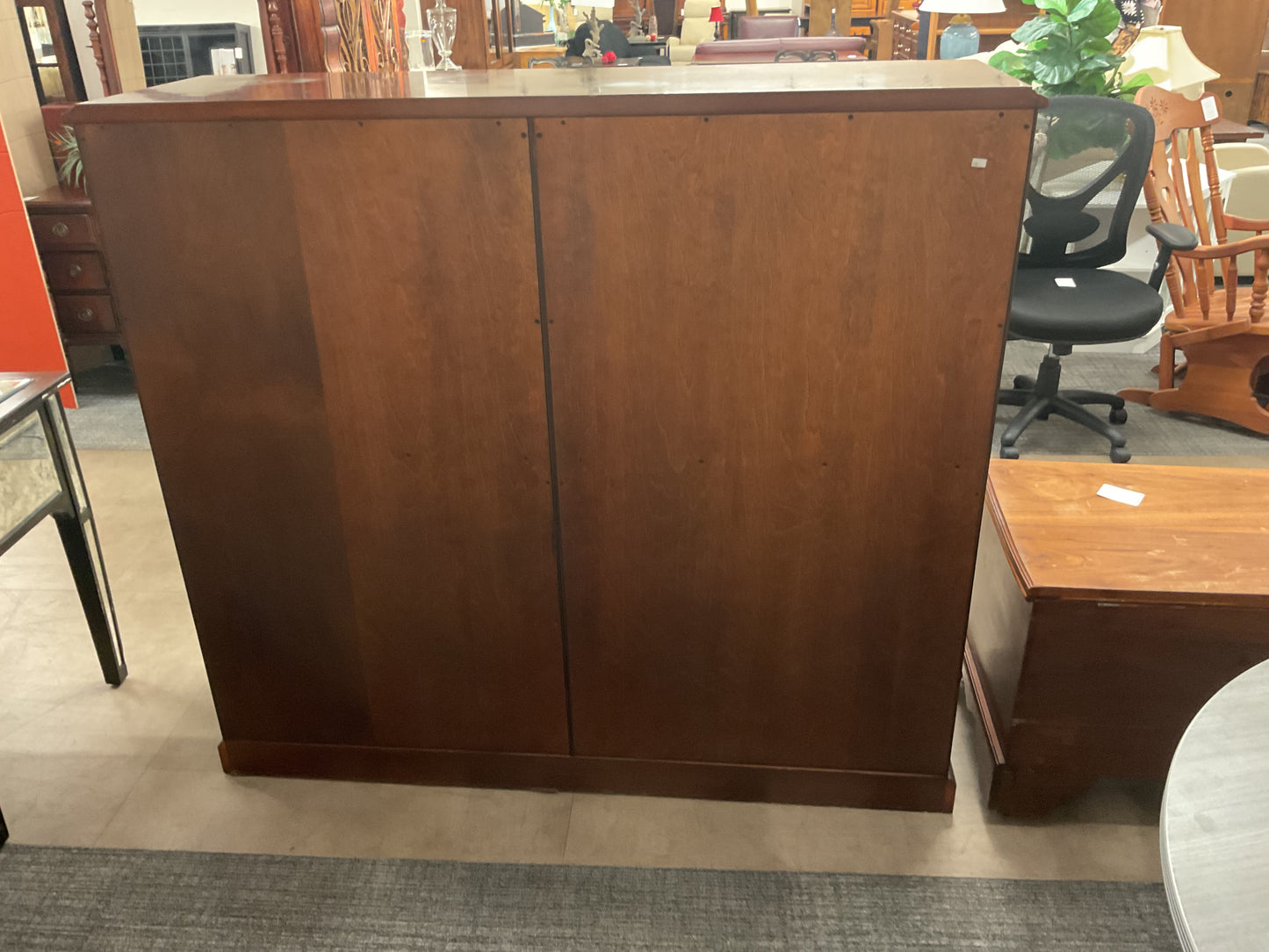Feisty drawer cabinet