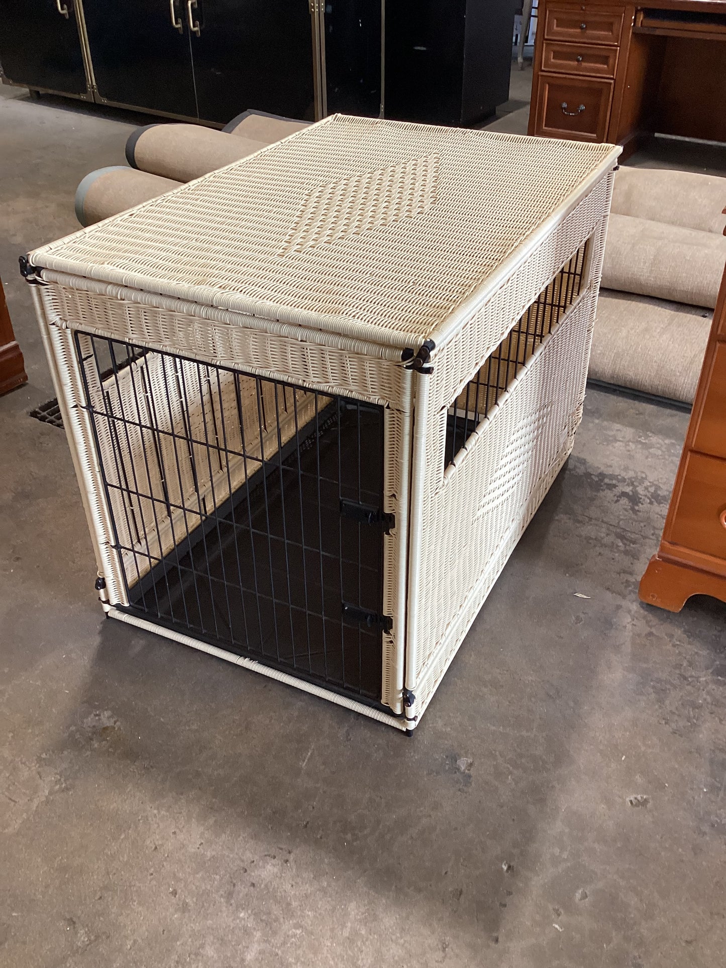 Who let the dogs out? Crate *WH*