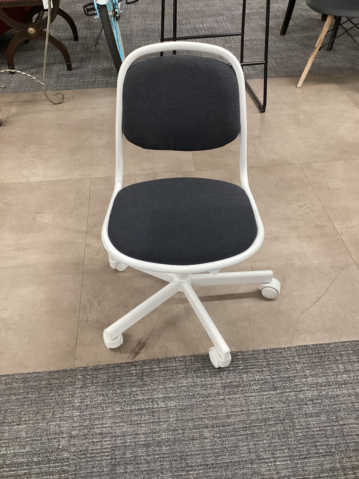 Itty Bitty Chair