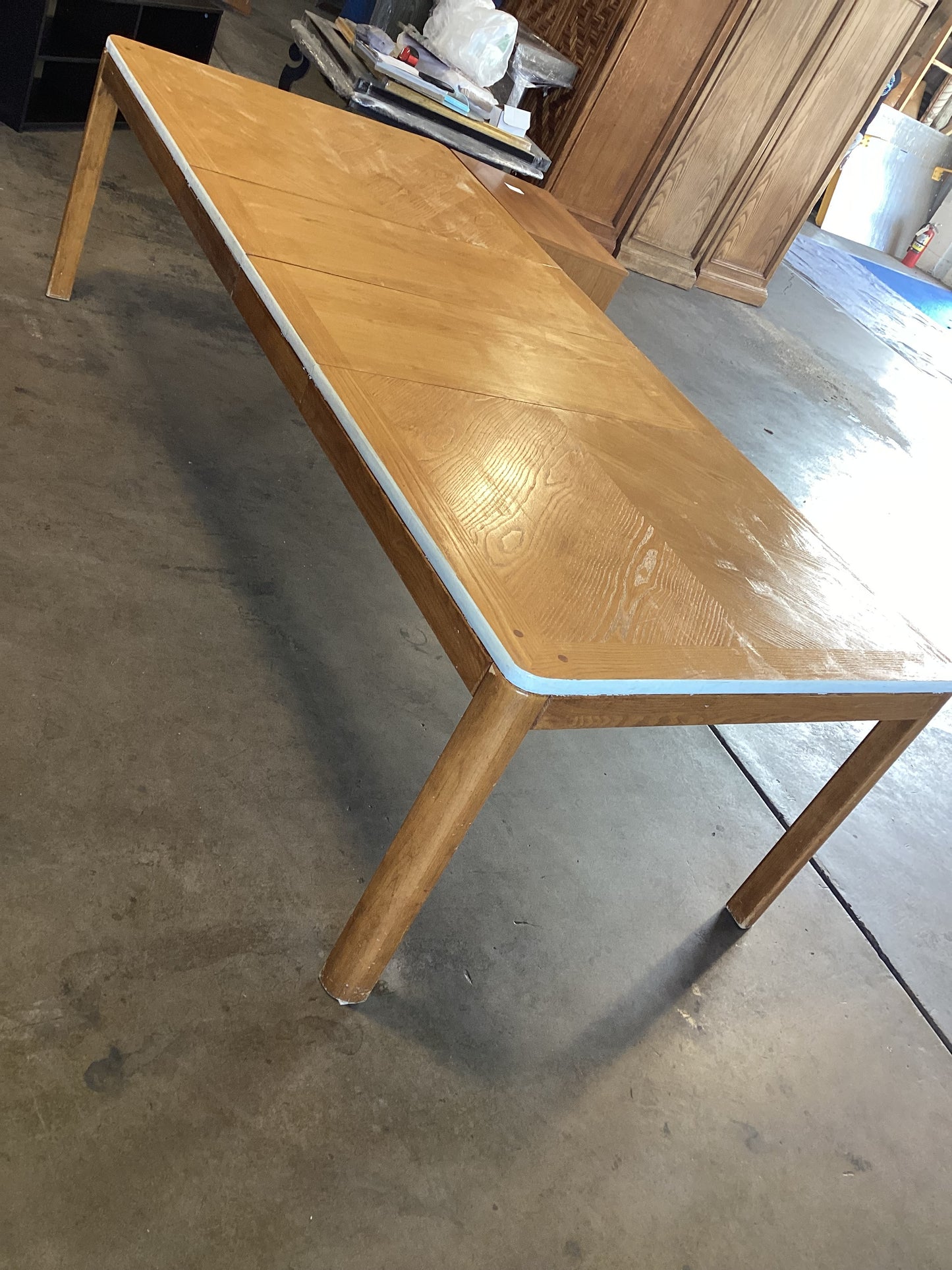 2 blondes dining table *WH*