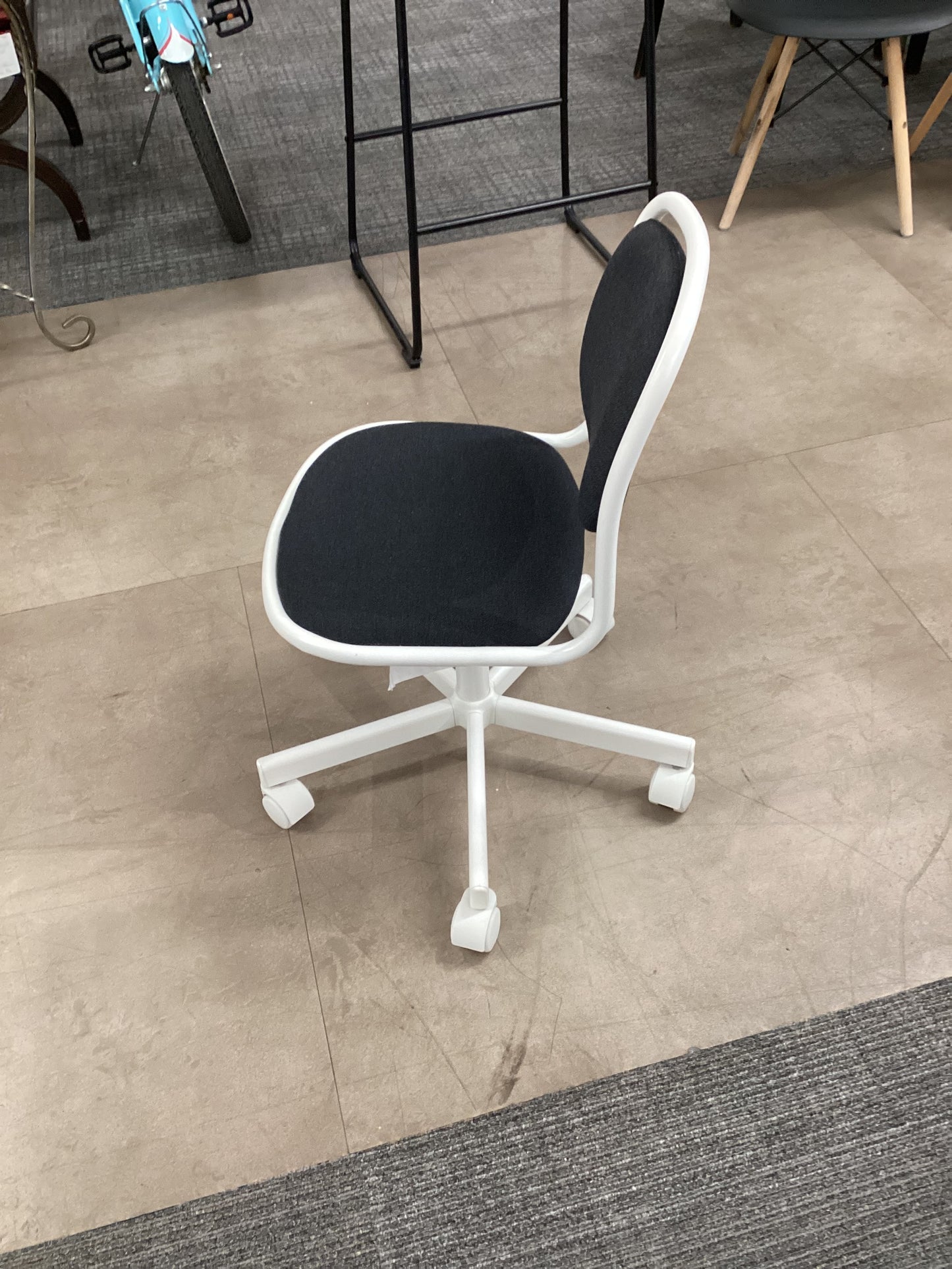 Itty Bitty Chair
