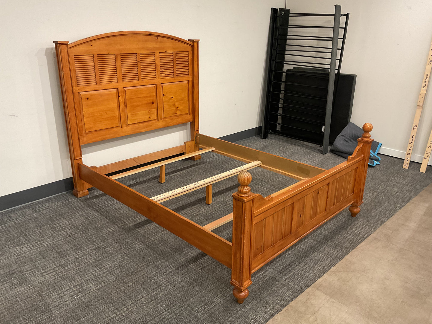 Queen Sagittarius BedFrame (G52)