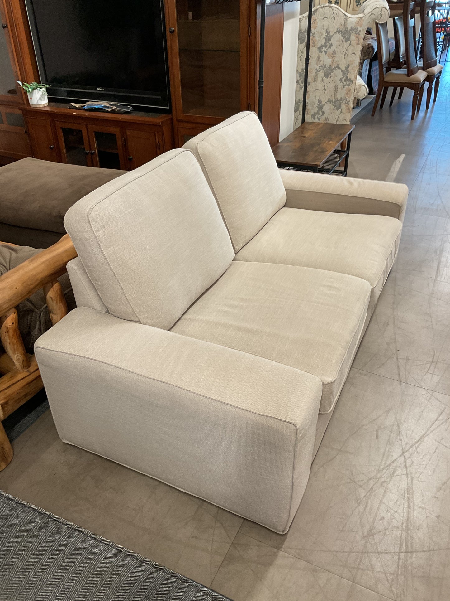 Ava Loveseat
