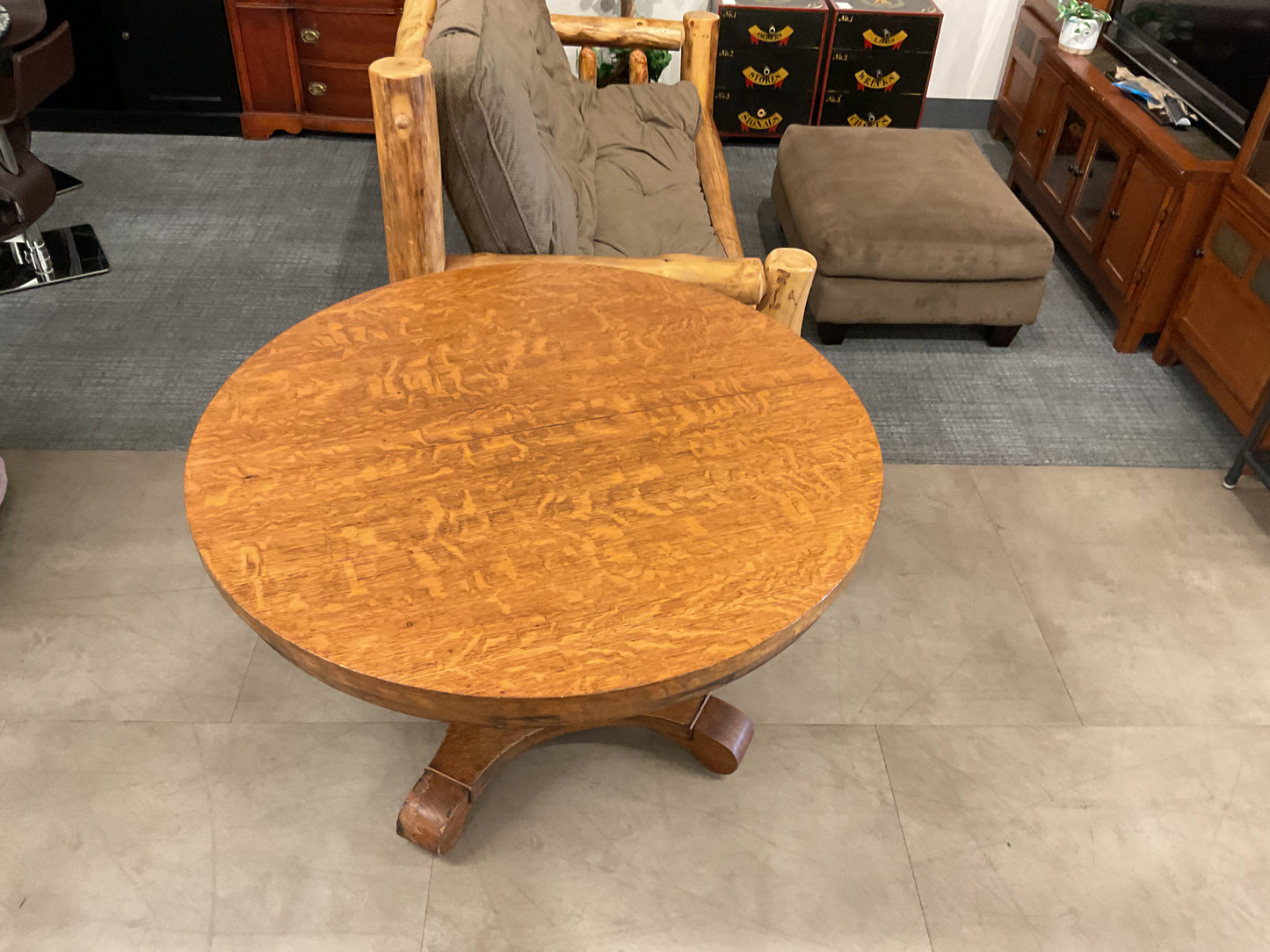 Classic Round Table