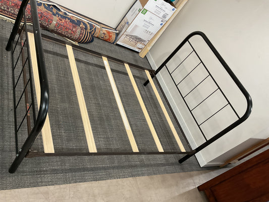 Black Metal Full Bed Frame (G62)