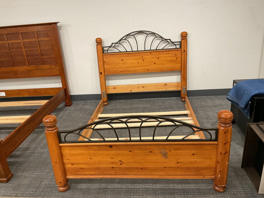 Queen Bee Bed (G45)