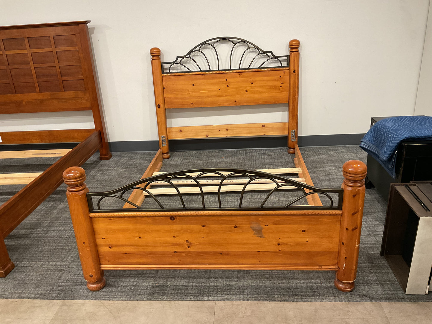 Queen Bee Bed (G45)