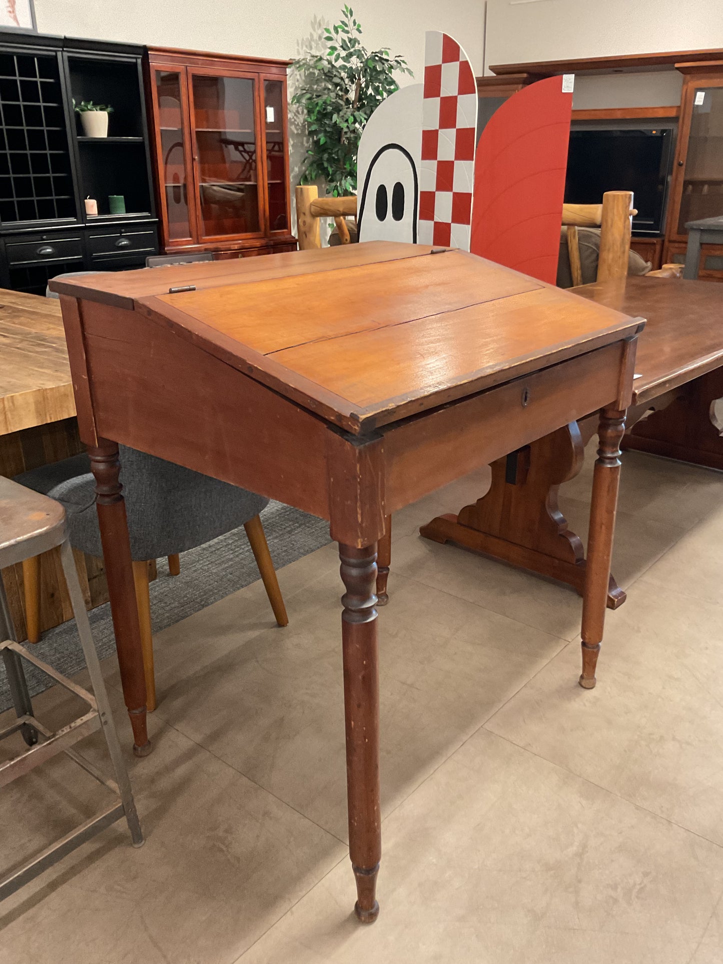 Antique Art Station