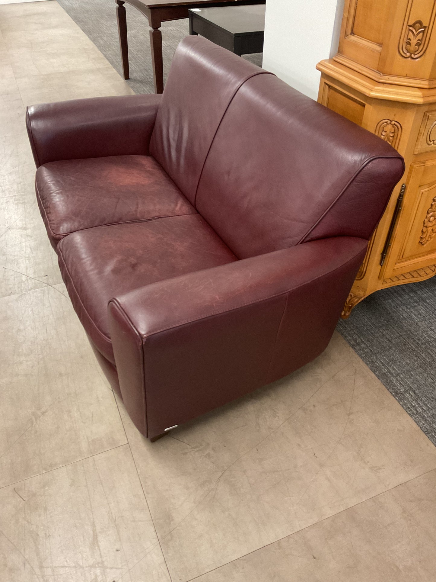Nazzi Loveseat