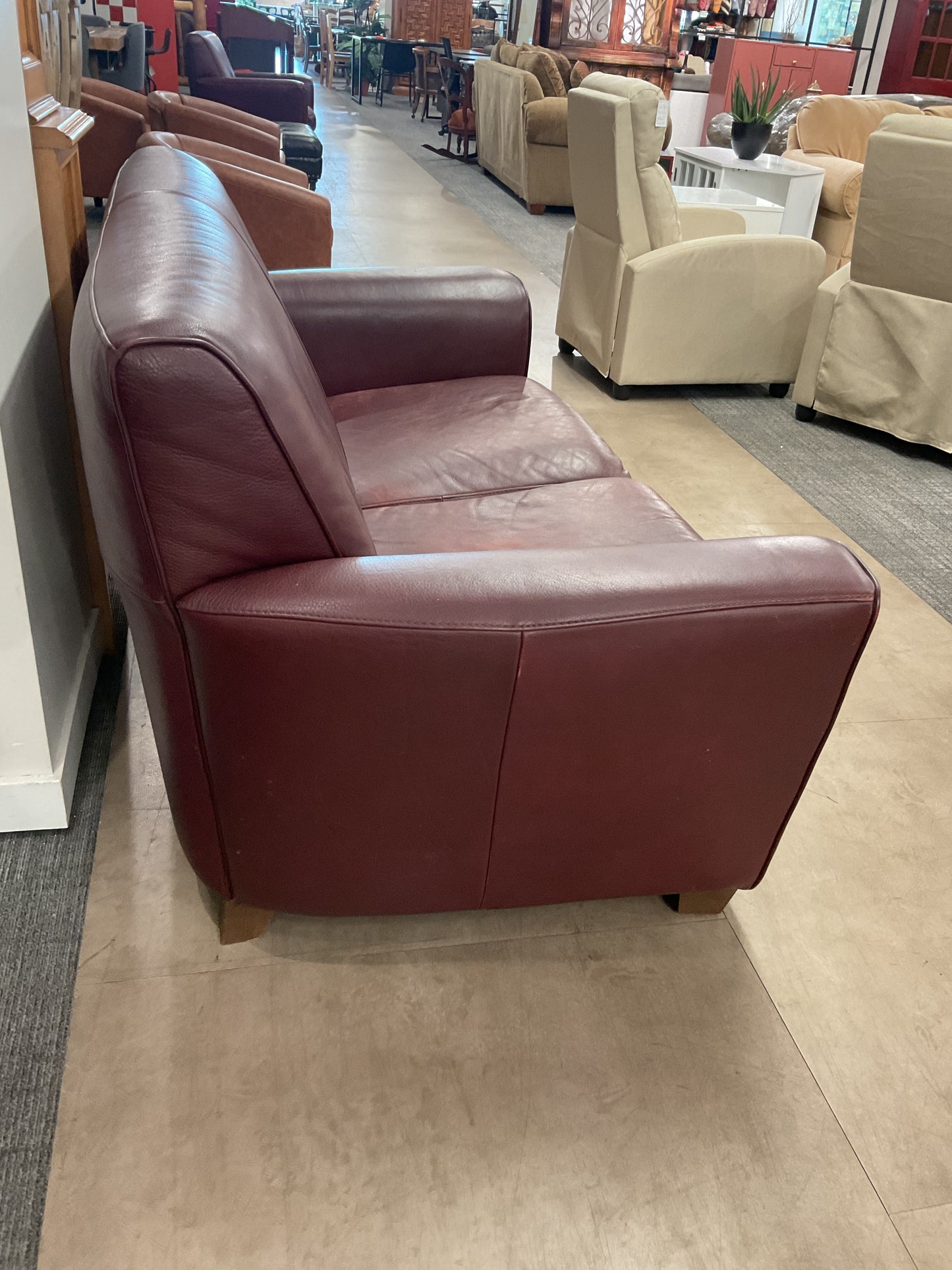 Nazzi Loveseat