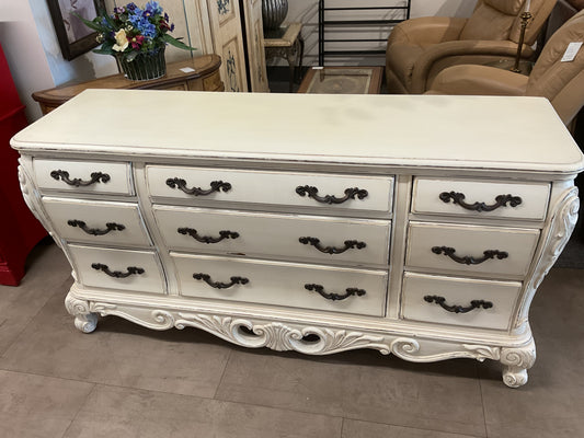French Provincial 9-Drawer Dresser