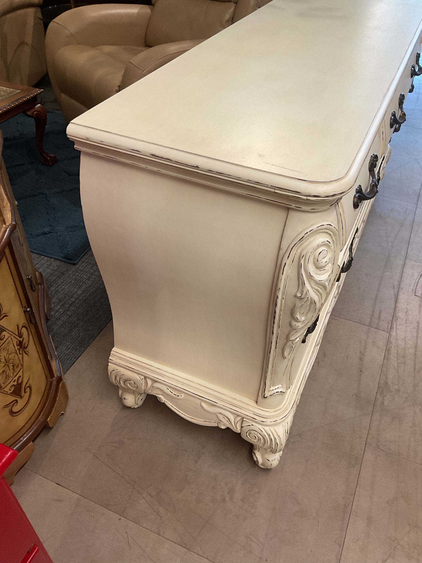 French Provincial 9-Drawer Dresser