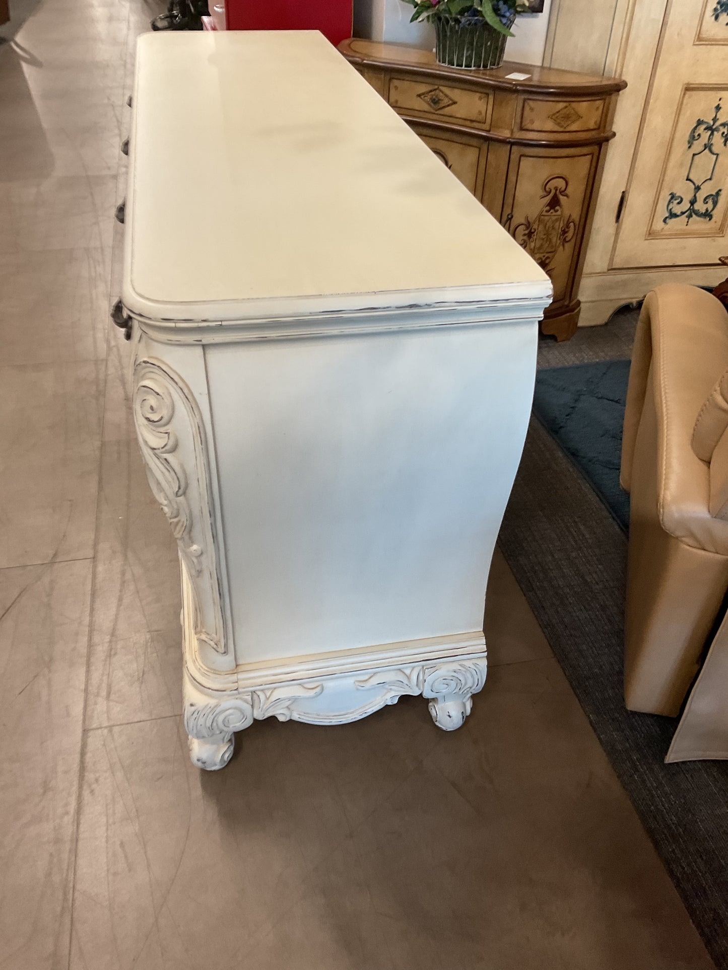 French Provincial 9-Drawer Dresser
