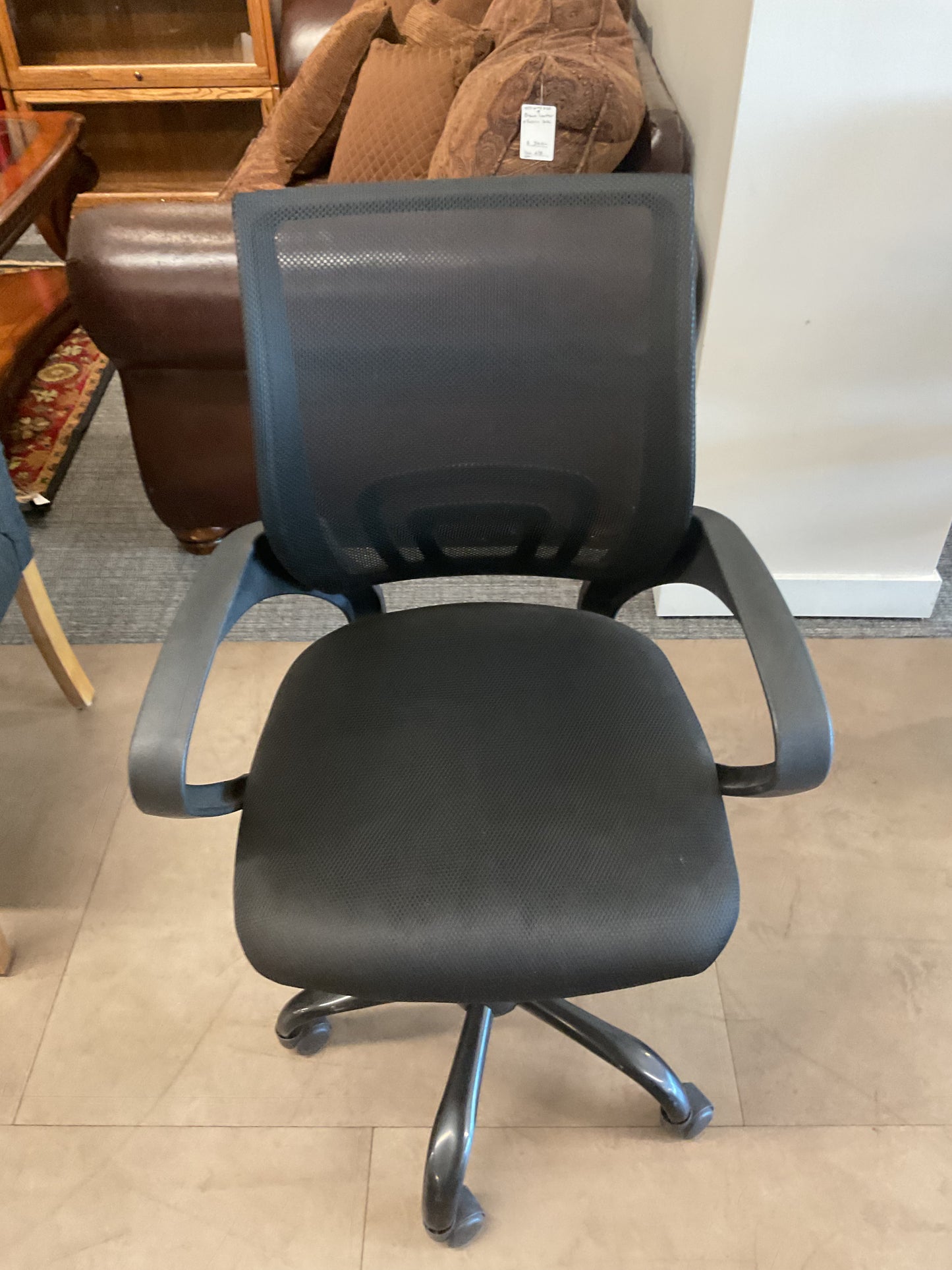 Black Mesh Swivel Office Chair